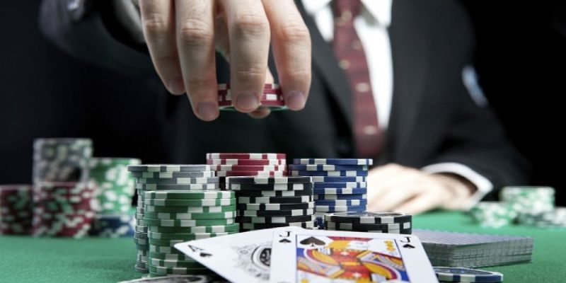 Cách thực hiện Bluff hiệu quả trong bài Poker 