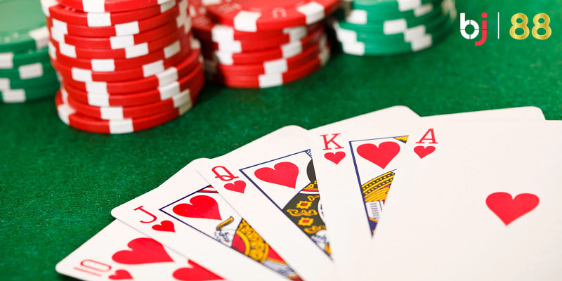 Trải nghiệm những kiểu so bài Poker hấp dẫn, kịch tính